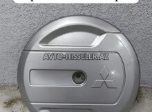 Mitsubishi Pajero io ehtiyat təkər üzlüyü