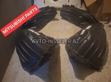 Mitsubishi Mirage, Attrage qanad altı (padkrelnik)