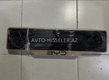 BYD qeydiyyat nişanı qabı