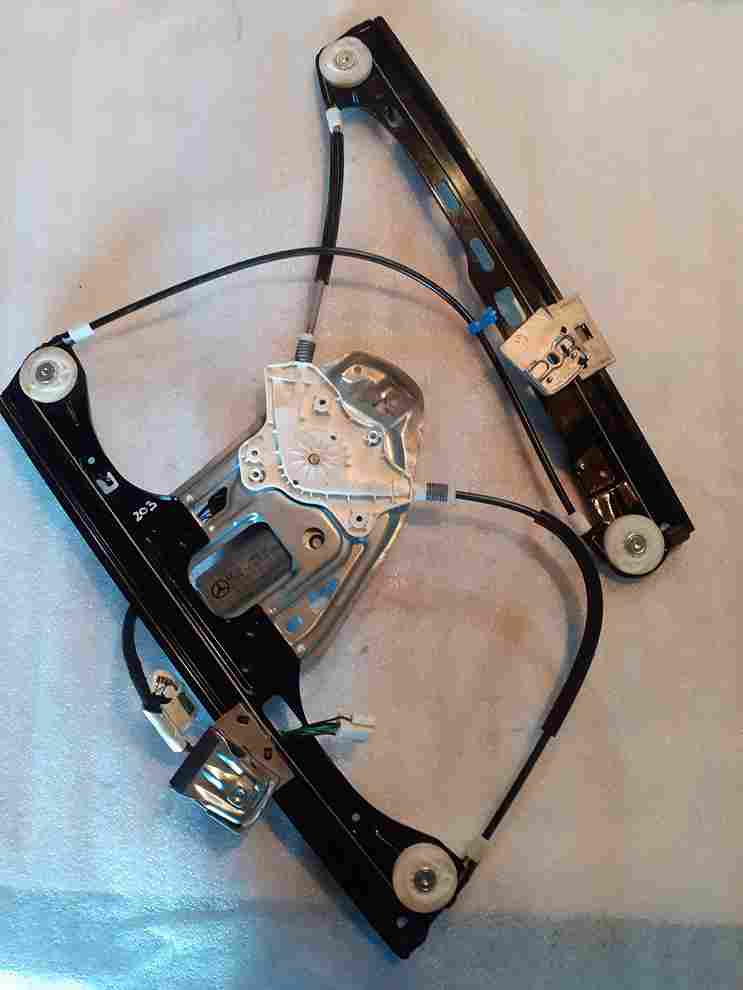 Şüşəqaldıran mexanizim  W203