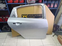 Chevrolet Malibu qapısı